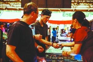 杭州老外吃瓜事件始末是真的吗,真相揭秘与网络舆论风暴