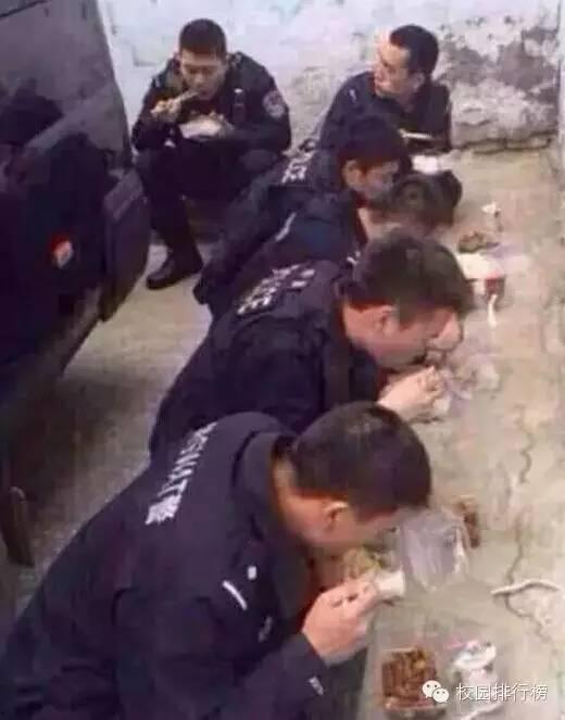 黑龙江警察吃瓜事件视频,视频曝光引发社会热议