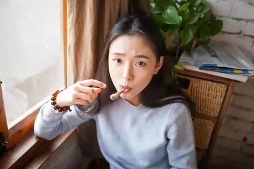 江大校花林雅吃瓜事件